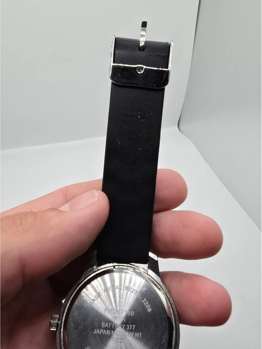 Folio Quartz Analog Watch Black Dial Arabic Numerals Silver Case Black Rubber